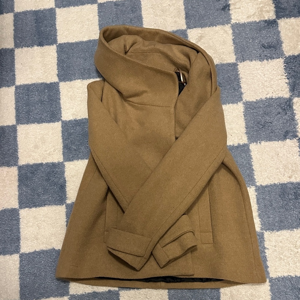 Zara Coat
Medium size
Color Tan